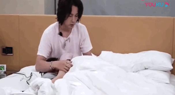 真人秀遇生理期也能撒狗粮，“多喝热水”竟成送命答案