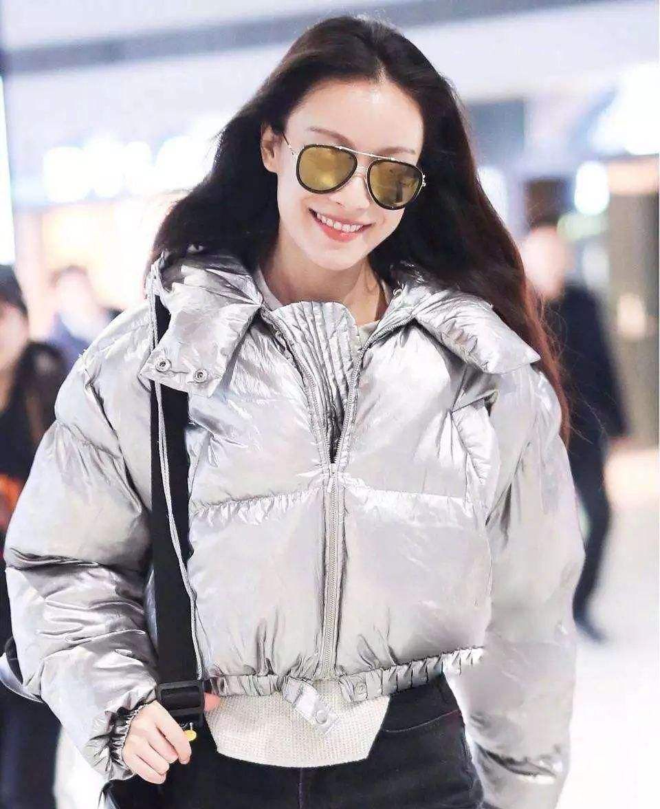 大衣应当买大点还是买小点,大衣怎么买才能好看品质好省钱