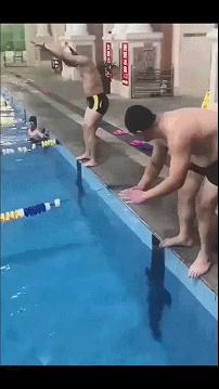 “你和异性发生过最尴尬的事！笑得我差点当场去世了…”哈哈哈哈哈哈哈哈哈