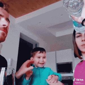 “你和异性发生过最尴尬的事！笑得我差点当场去世了…”哈哈哈哈哈哈哈哈哈