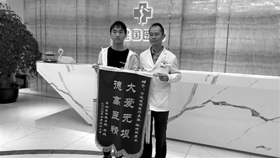宁波建国整形医院爱心接力17岁小伙重获新生