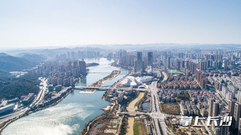 梅溪湖超级中轴人行道设计图,梅溪湖超级中轴就是一条绿化带