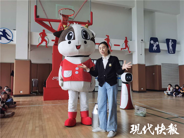 带着“奶牛”进课堂！快宝空降南京小行小学实力圈粉
