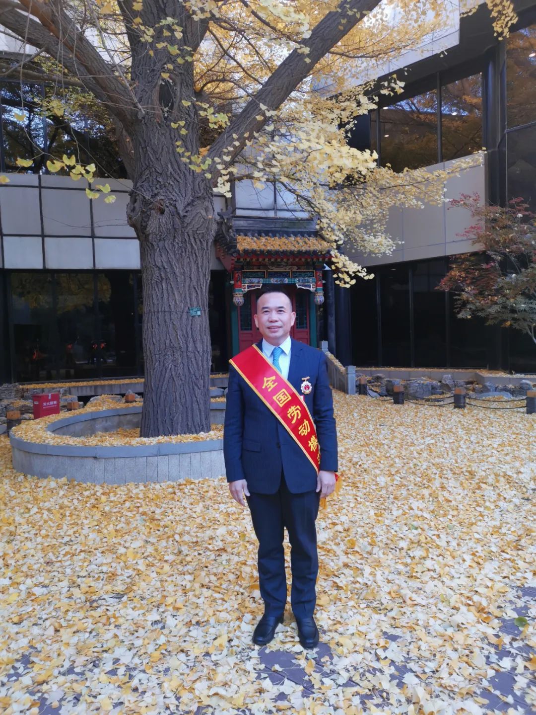 刚刚，他从北京捧回了大奖！