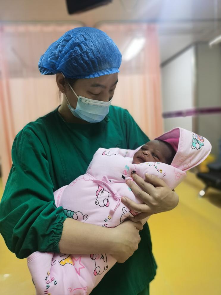 国外疫情爆发华人回国,国外疫情严重留学生回国