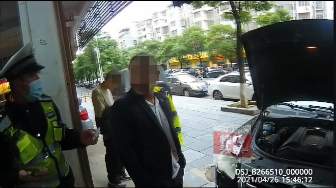 男子贪便宜买了一辆二手车,男子买二手车被民警看上