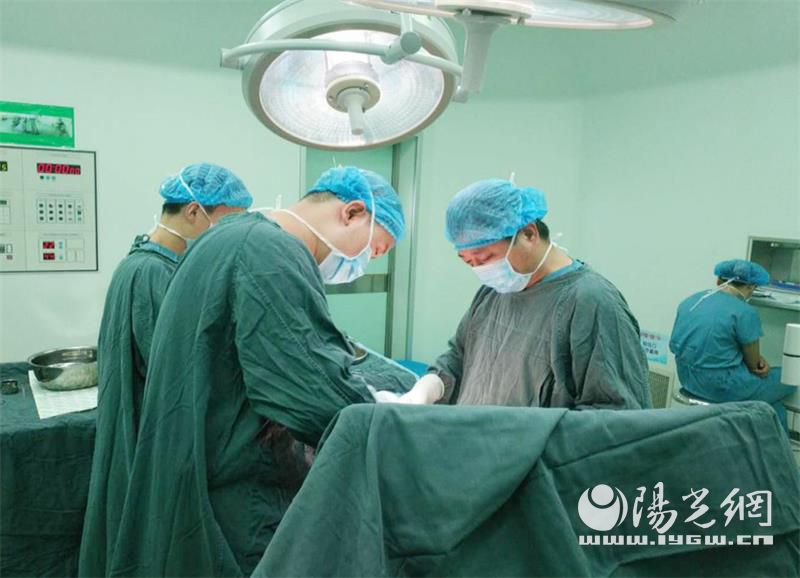 女子肚大似怀孕医生成功摘癌症,肚大如球的孕妇