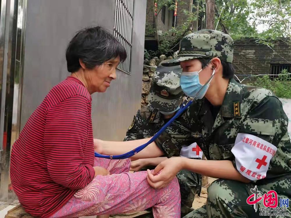 驰援河南抗疫医务人员救护车队,医院抗疫队伍支援疫区