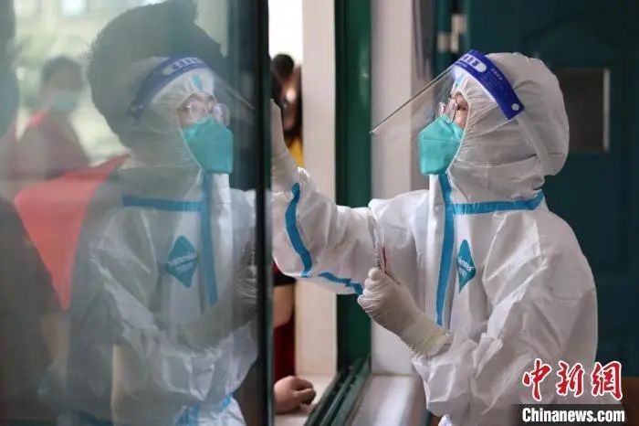 新冠加强针和hpv疫苗要间隔多久,新冠疫苗加强针要打吗新华社视频