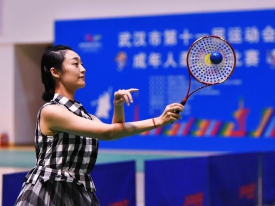 花式柔力球比赛队形表演,花式羽毛球表演赛