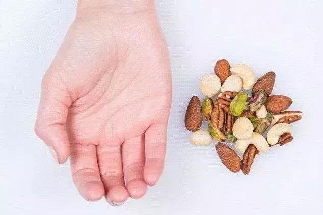 减肥应当吃什么，是多少，这篇文章帮你“一手”搞定