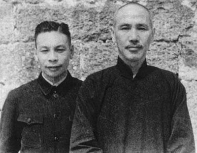 蒋经国为什么打败杜月笙,蒋经国上海打虎遇杜月笙