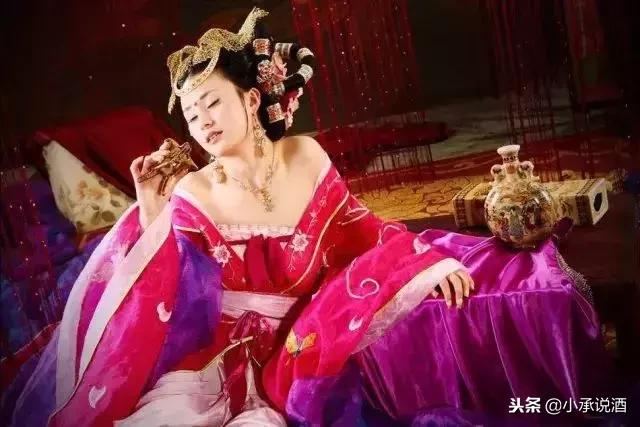 看起来很会喝酒的女生是什么样的,看起来很会喝酒的女生