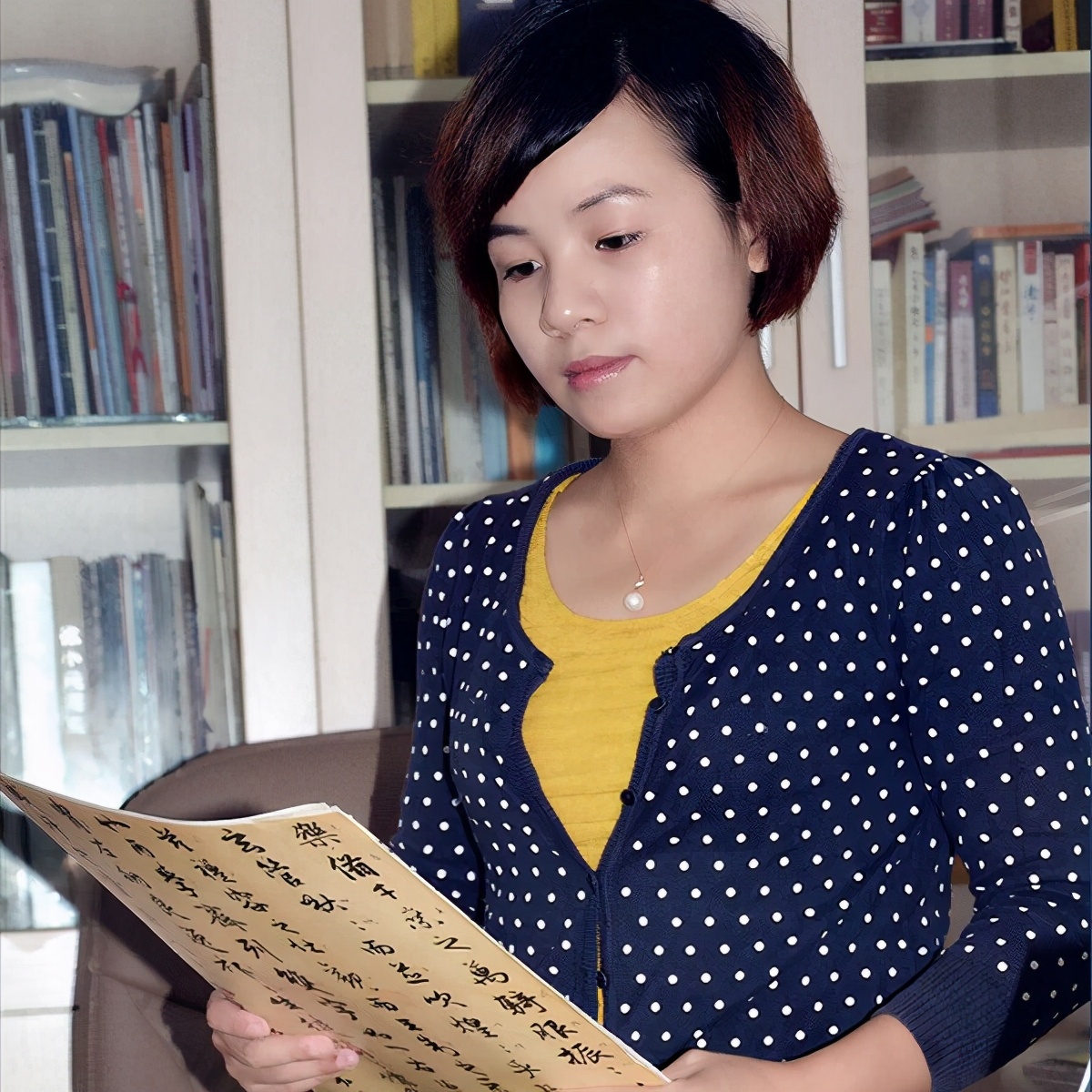 从打工妹到书法家，她的华丽转身很美丽，名字叫王丽