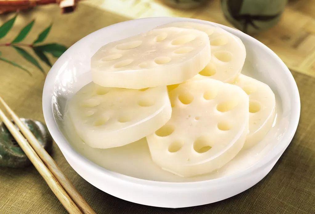 莲藕孔里面的脏污怎么清除,莲藕孔里有一层黑膜怎么清洗