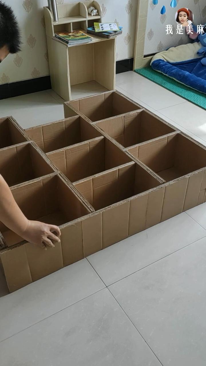 爸爸用50个快递盒做柜子,爸爸用快递箱制作书架