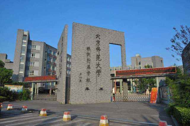 大学毕业还有铁饭碗？这些大学考上就不愁工作，网友：悔不当初