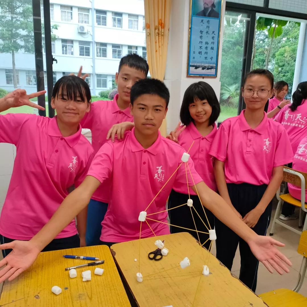红色主题青少年夏令营,这个夏令营很有趣英语
