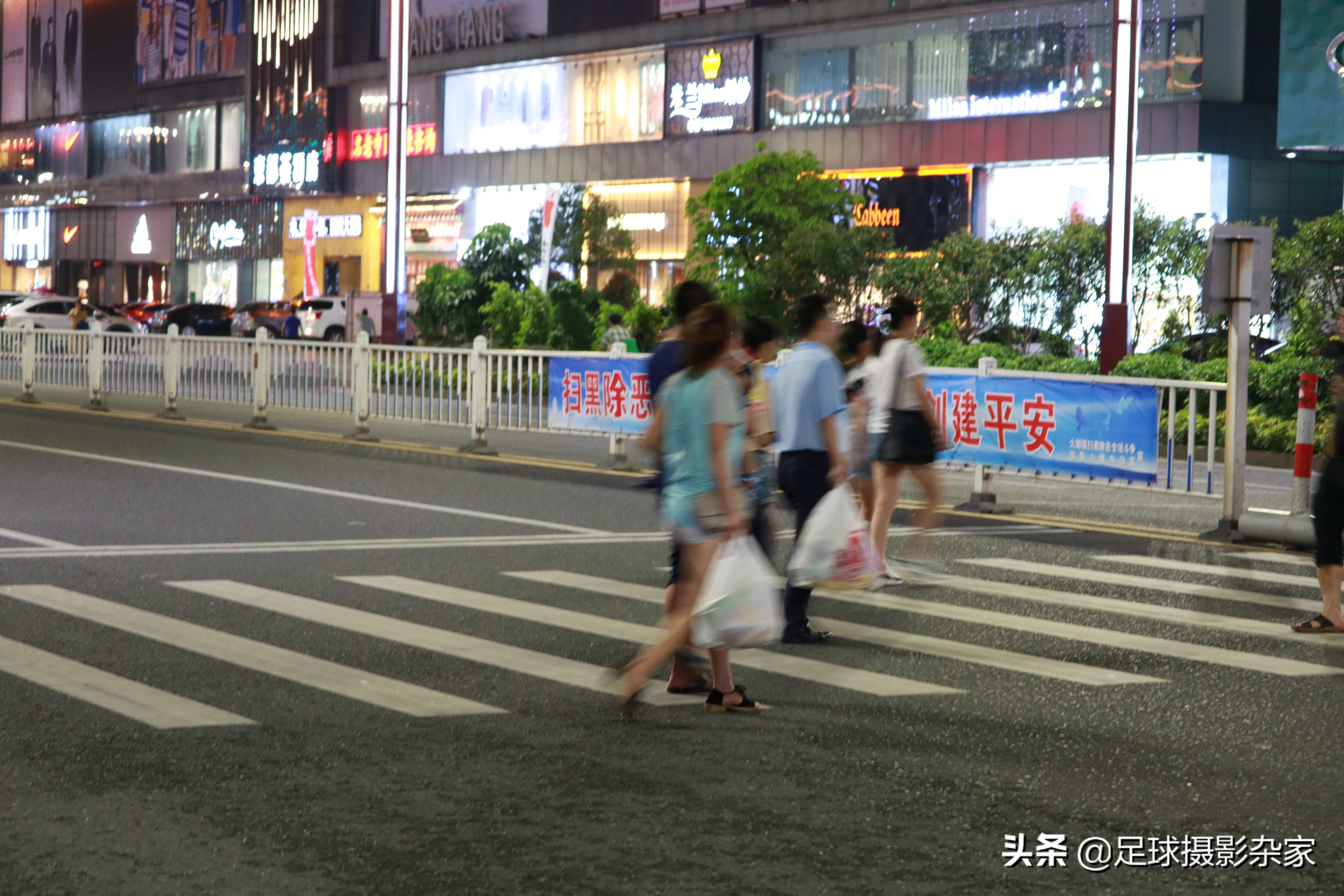 东莞大朗富人区,东莞大朗盛世繁华步行街