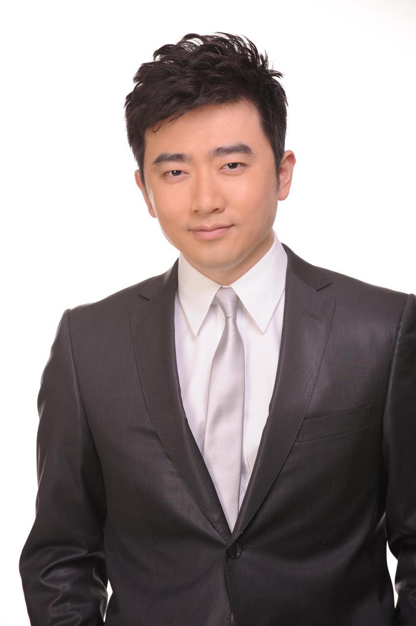 从央视名嘴到阶下囚，芮成钢“被意外死亡”，一手好牌打的稀烂