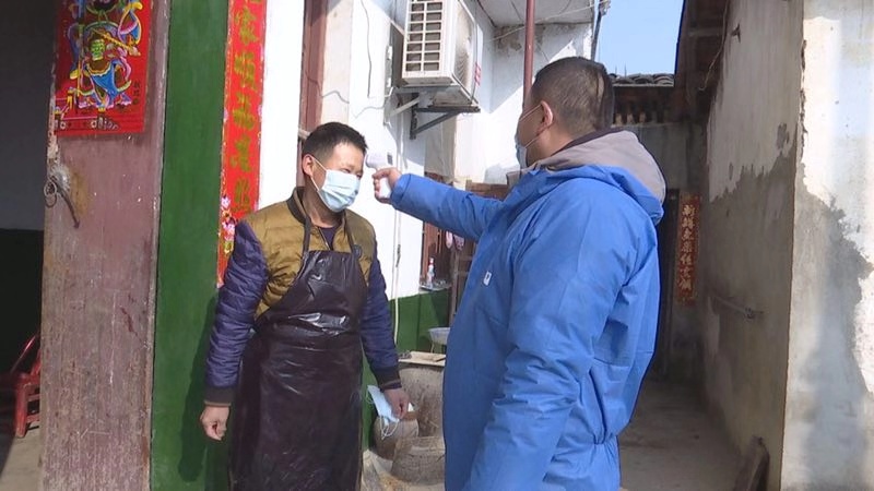 阳光明媚别外出！村干部劝阻村民获赞