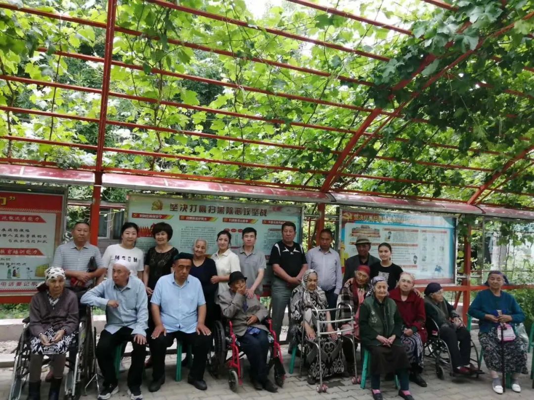 *疆新**欢喜老年公寓创始人热孜亚：她用爱为老人心中照进一束光