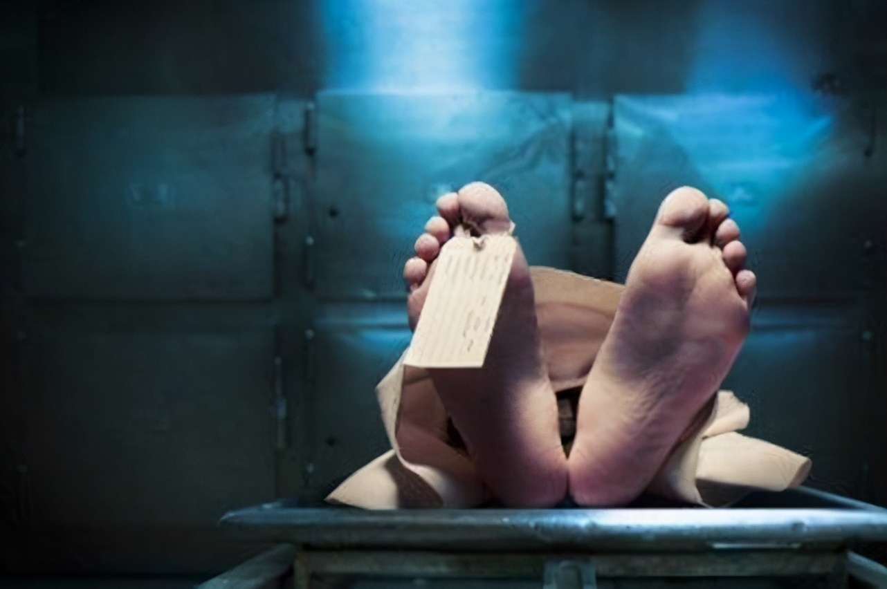 人死后放屁的原因,人死后尸体会发生哪些奇怪的事