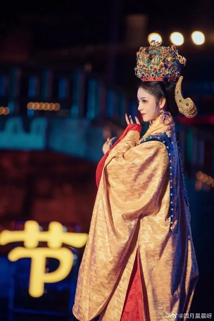 00后女孩演绎四大名著美女，凭一个造型火出圈，200万网友点赞