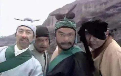 正在被抢劫，这位母亲为何让儿子认盗匪为干爹？