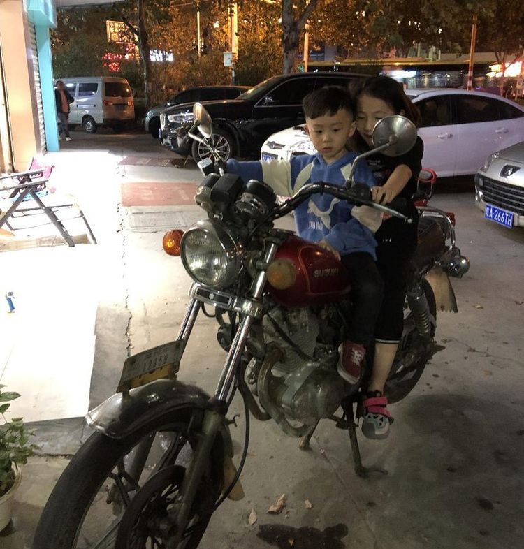 铃木250老款经典,回收40年铃木摩托车