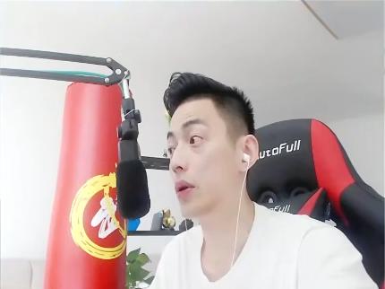 智勋玩魔腾关灯,智勋魔腾出装