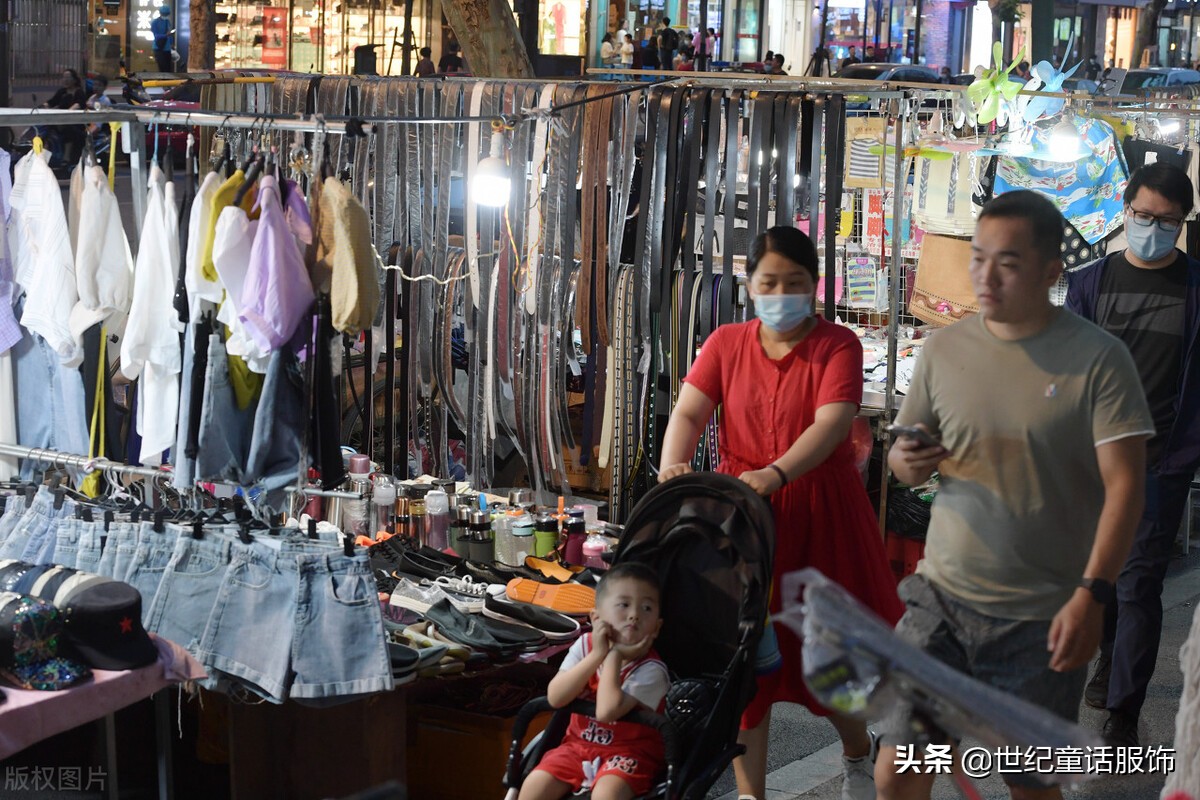 摆地摊卖衣服的小技巧,摆地摊卖服装怎么才能赚钱