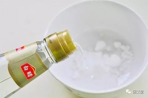 睡前泡脚是防脚寒的养生妙方,人泡脚的养生方法