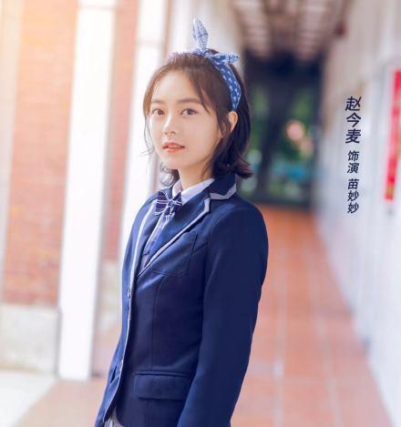 《流浪地球》中的朵朵，长得比关晓彤还美，网友：这孩子必火！