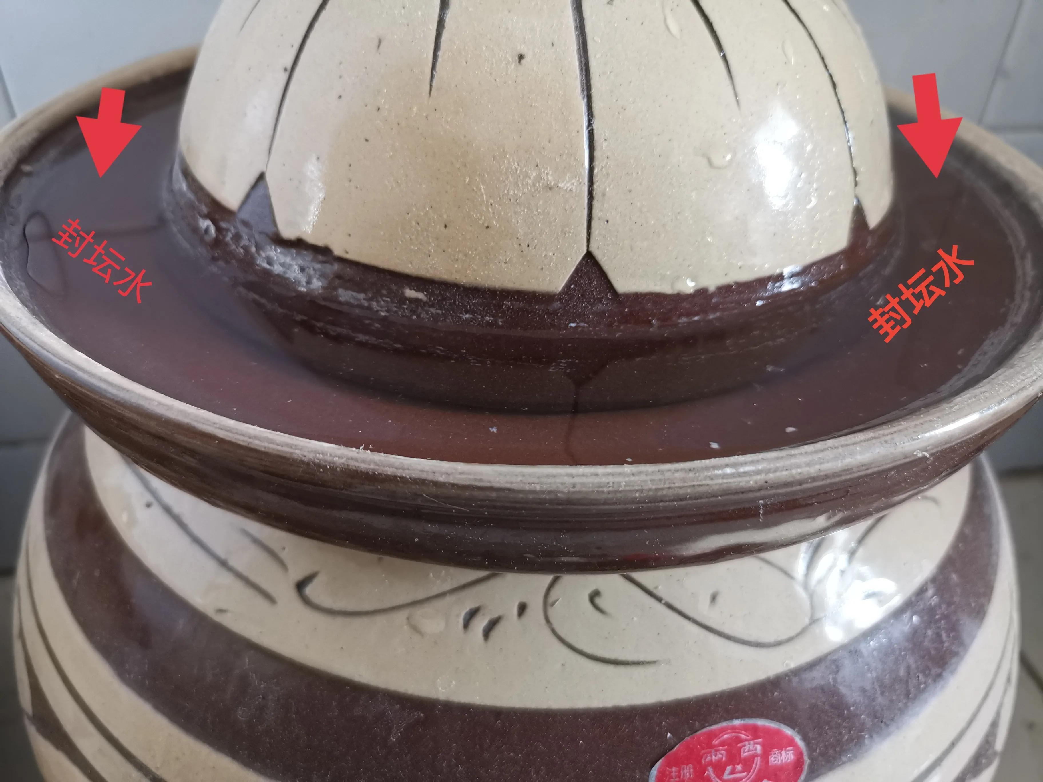玻璃泡菜坛腌酸菜,泡菜缸里泡老坛酸菜