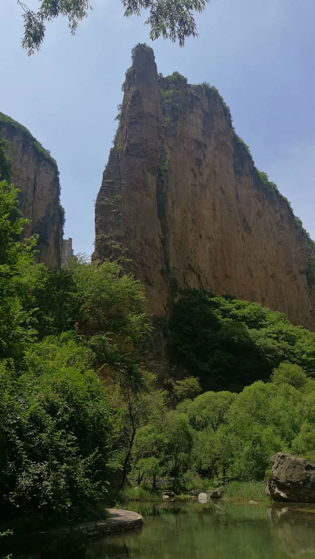 乘船游览江南水乡美如画,畅游三峡大坝一览高峡