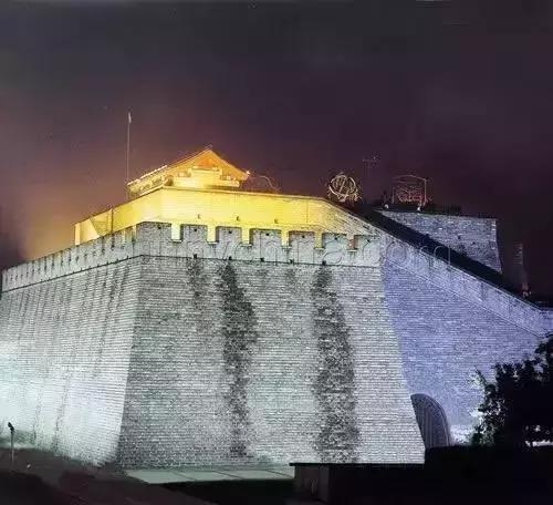 周恩来总理为新中国保护了多少*物文**古迹？