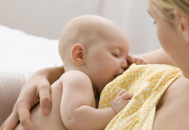 长牙如何缓解母乳喂养的疼痛,宝宝长牙了母乳要补充什么