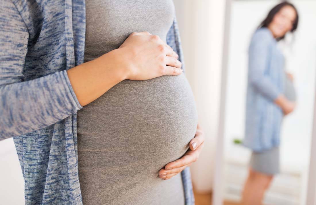 孕晚期，如果孕妈发现肚子“一跳一跳”的，是宝宝在练习这个功能