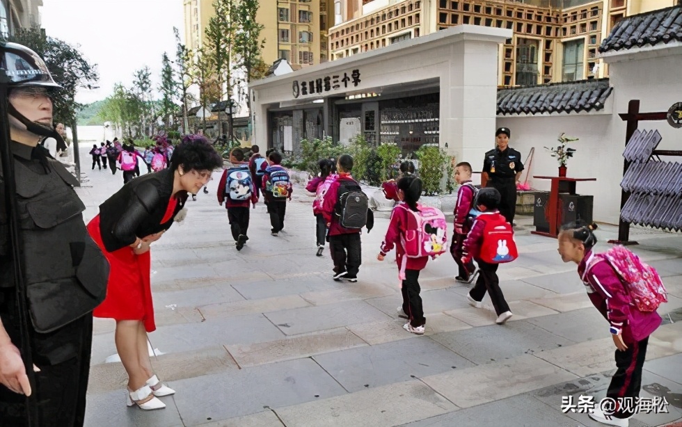 学生向老师鞠躬礼仪,小学生给老师鞠躬的正确姿势