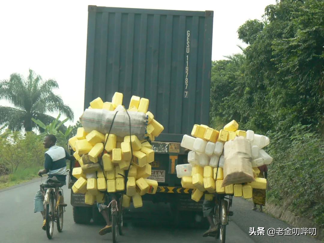 为什么在布隆迪，每辆卡车后都挂了一串自行车？