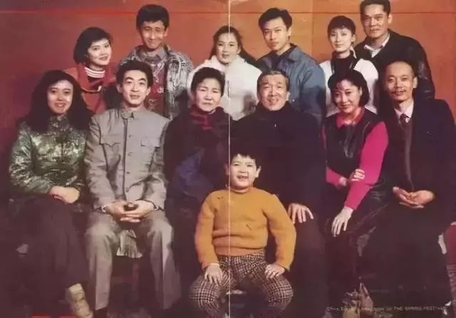 九张反映过年气氛的照片,百张罕见的过年老照片这才是年味