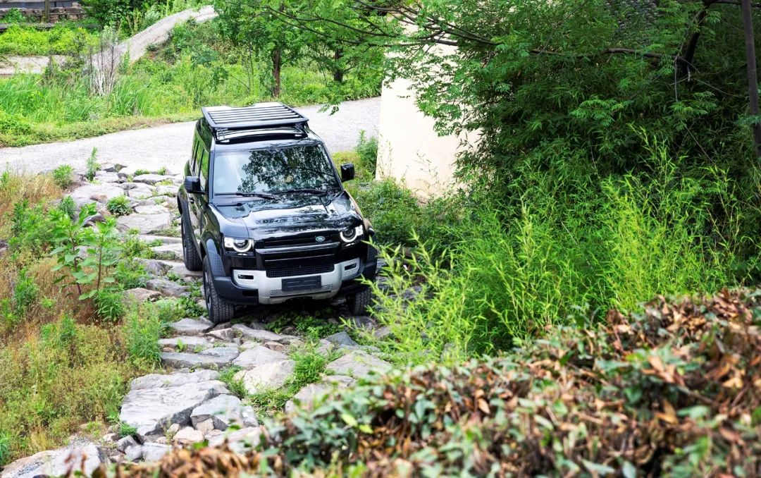 最新路虎卫士越野车,路虎卫士固特异at胎