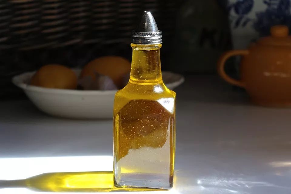 食用油烧多久会产生致癌物,家里油反复使用致癌