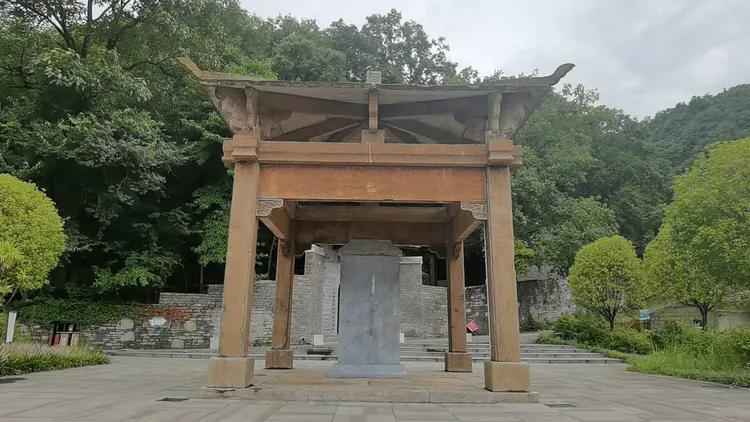 黔南第一山在什么地方,黔南第一山在哪里