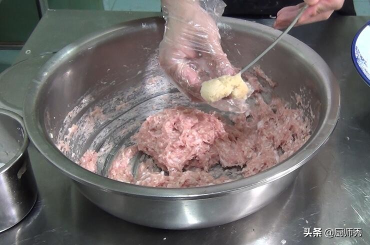 猪肉丸子怎么做好吃又嫩视频,猪肉丸子怎么做又滑又嫩又好吃