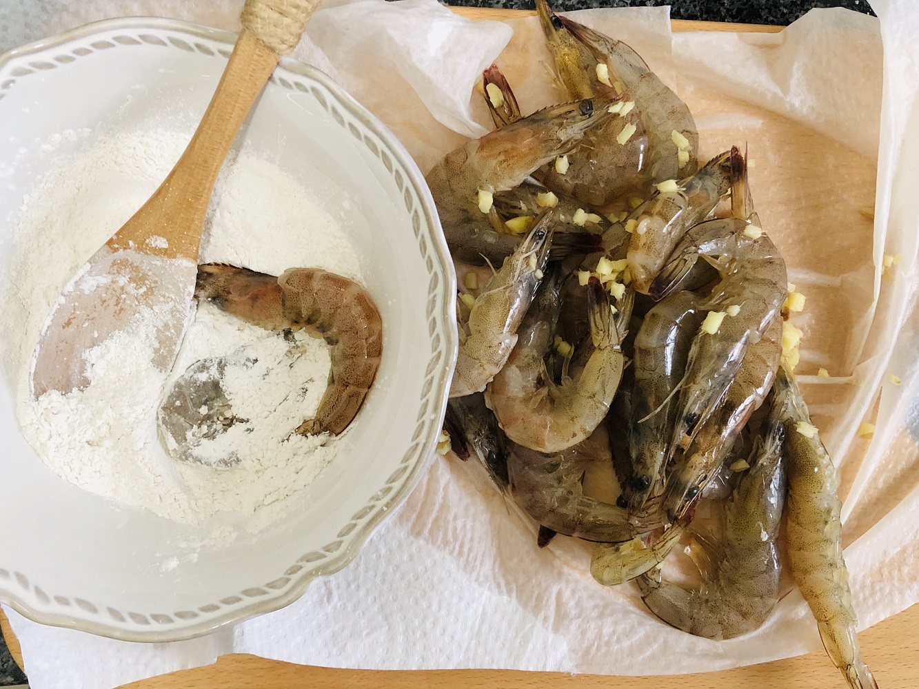 鲜虾的虾头怎么制作才好吃,虾既简单又美味虾肉鲜嫩
