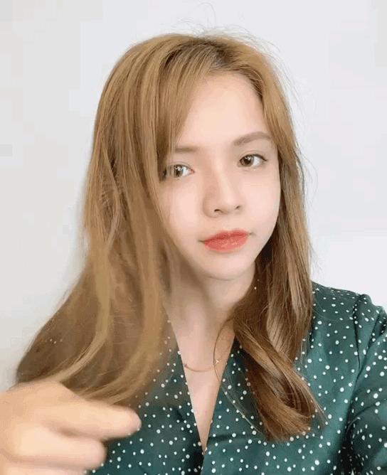 女生又矮又胖适合穿的衣服,女生穿宽松的衣服更显胖吗
