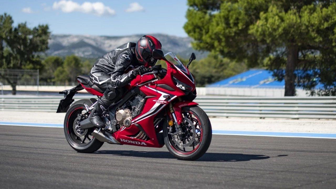 本田cbr650r跑车街跑,本田cbr650r对比川崎忍者650