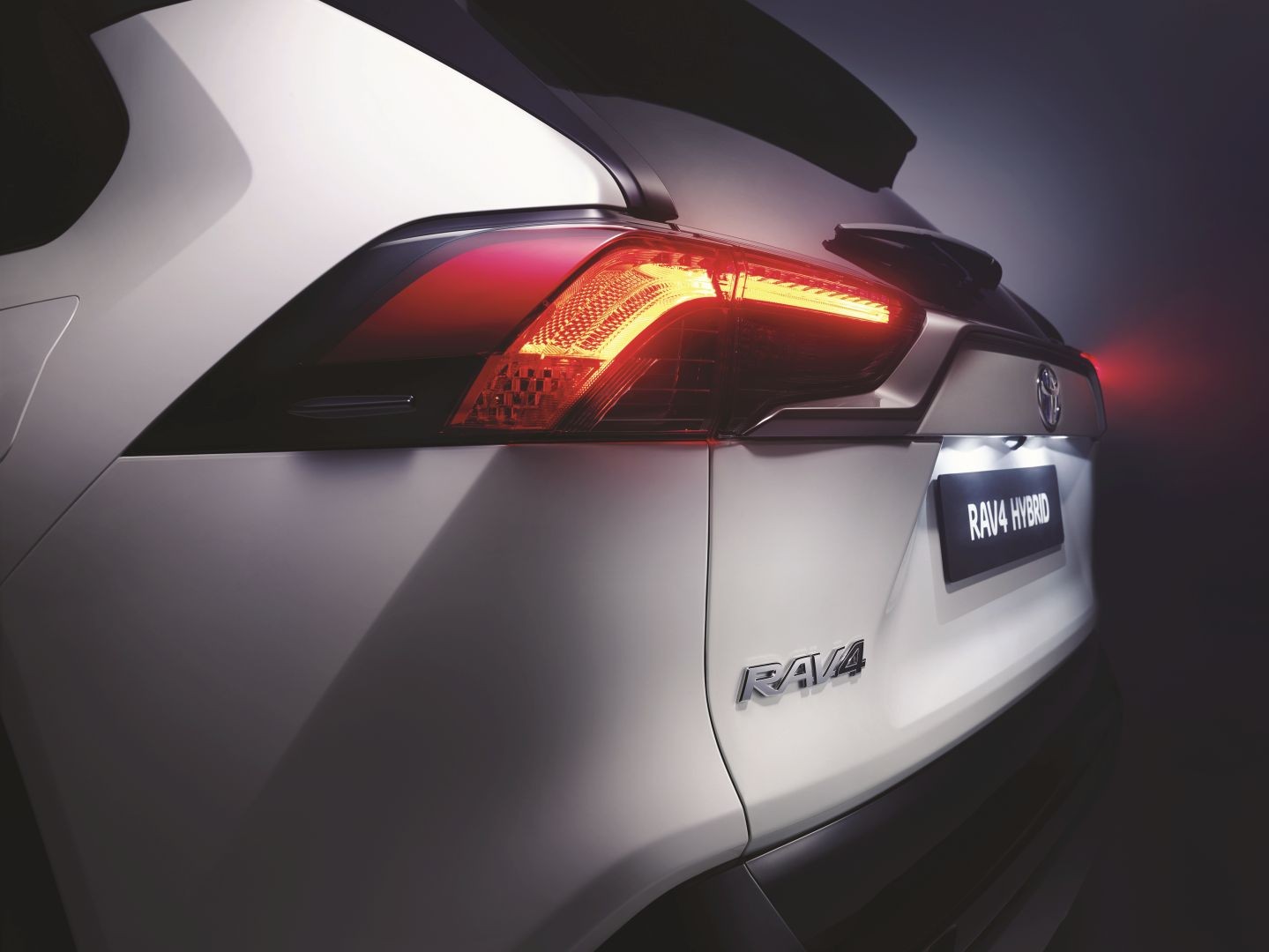 2022丰田rav42.5全时四驱油耗,丰田rav42011款2.0四驱高速油耗